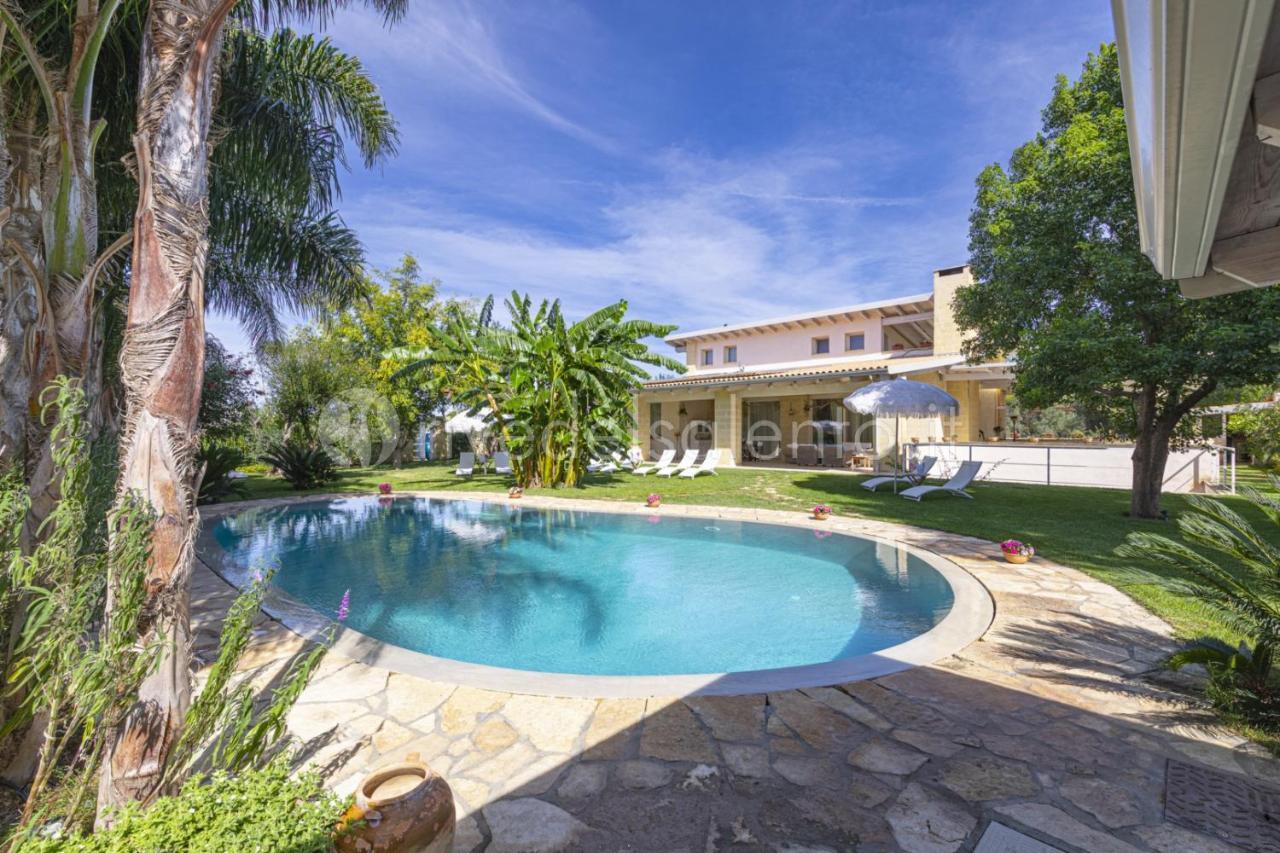 Villa Reginella Лече Екстериор снимка