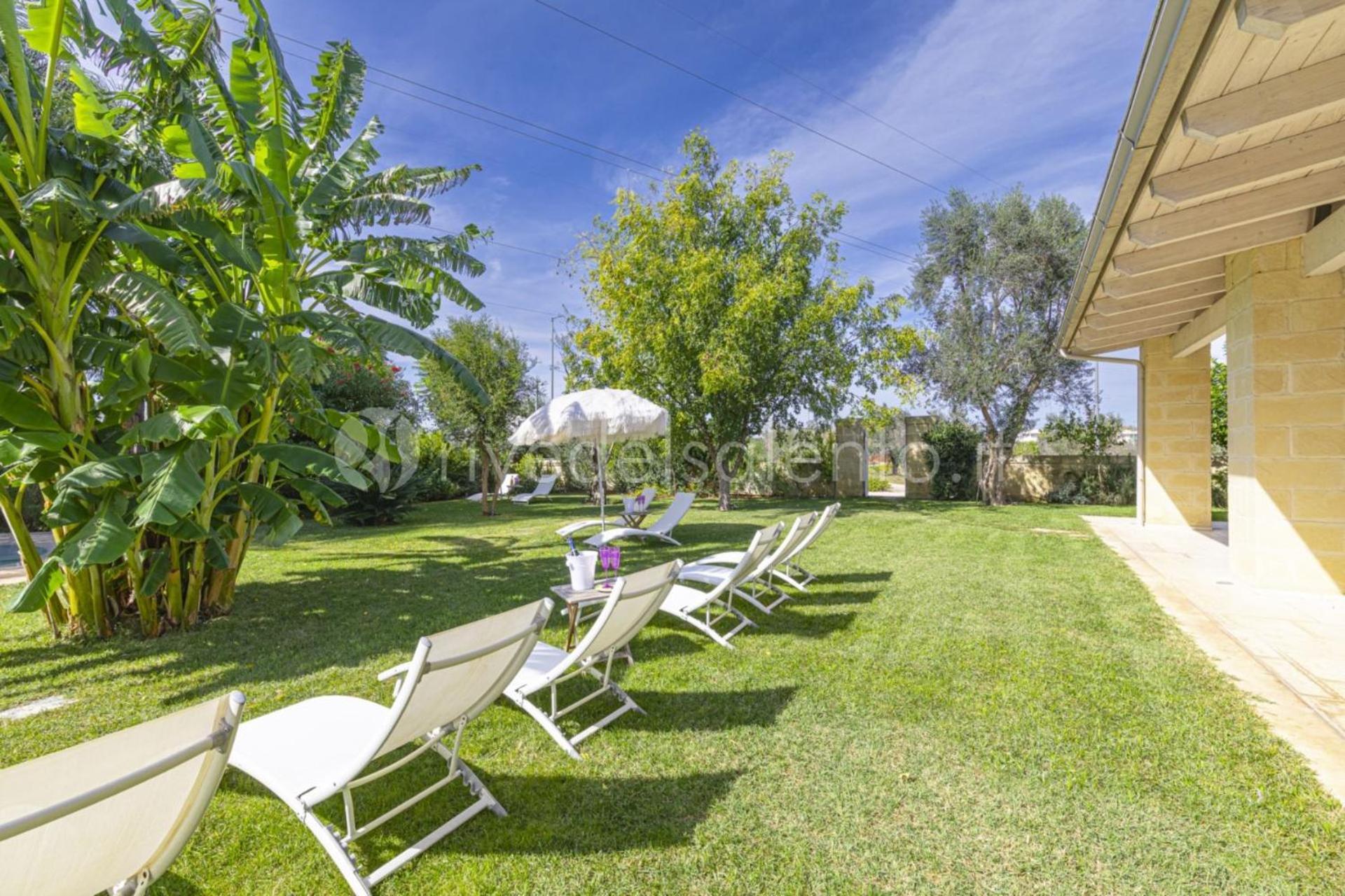 Villa Reginella Лече Екстериор снимка